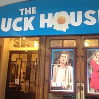 Foto diambil di The Duck House - Vaudeville Theatre oleh The Duck House - Vaudeville Theatre pada 11/27/2013