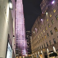 รูปภาพถ่ายที่ Rockefeller Plaza โดย Thomas G. เมื่อ 5/10/2024