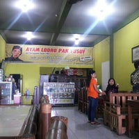 Photo taken at Ayam Lodho Pak Yusuf by Agung D. on 2/5/2016