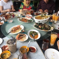 Photo taken at Seafood SF 6 Pantai Mutiara Blok S.F.6 by Agung D. on 1/10/2020