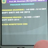 Photo taken at Fakultas Kedokteran Gigi UPDM(B) by Agung D. on 7/21/2018