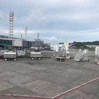 Photo taken at Portão / Gate 11 by Aquilles S. on 4/27/2018