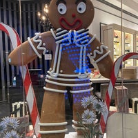 Photo taken at Jo Malone Brookfield Place by Telly L. on 12/2/2023