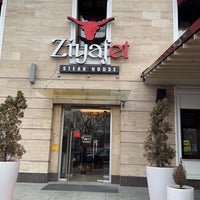 รูปภาพถ่ายที่ Ziyafet Steakhouse โดย A H M E D เมื่อ 3/6/2023