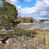 Photo taken at Toppelundin uimaranta by Timo K. on 5/15/2022