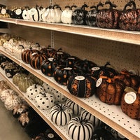 Photo taken at JOANN Fabrics and Crafts by Fatima on 8/10/2017