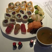 Das Foto wurde bei Sushi Surprise von Kelly G. am 8/11/2017 aufgenommen