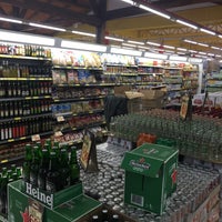 Foto tirada no(a) Supermercado Magia Floripa por Veridiana L. em 8/4/2016