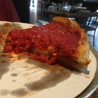 5/30/2017 tarihinde Corey N.ziyaretçi tarafından Patxi’s Pizza'de çekilen fotoğraf