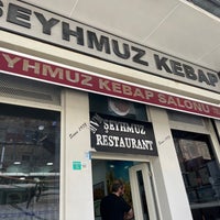 Photo taken at Şeyhmuz Kebap Salonu by Ayşe on 7/14/2022