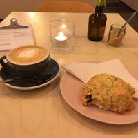 Foto scattata a Home: Coffee &amp;amp; Food da Anna-Lena il 1/27/2018