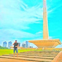 Photo taken at Jogging Track MONAS by Zeryu E. on 4/18/2015