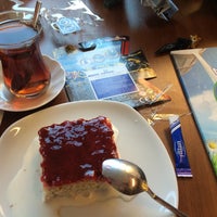 Das Foto wurde bei Gurme Yoğurtçu Süt ve Süt Ürünleri von Adrianne B. am 1/17/2015 aufgenommen