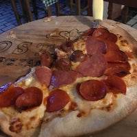 Foto scattata a Osteria Marguerita. Pizza a La Leña da Mafer C. il 10/2/2017