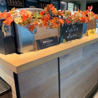 Das Foto wurde bei Starbucks von Keezz am 9/2/2019 aufgenommen