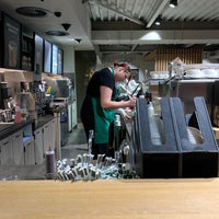 Das Foto wurde bei Starbucks von Keezz am 10/21/2019 aufgenommen