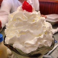 Photo taken at Friendly&amp;#39;s by Jannie on 7/26/2014