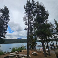 Foto diambil di Elk Lake Resort and Marina oleh Andrei S. pada 9/2/2023