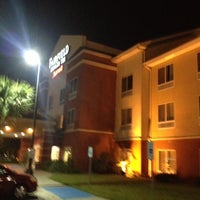 Das Foto wurde bei Fairfield Inn &amp;amp; Suites Laredo von Fernando E. am 12/2/2012 aufgenommen
