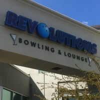 Foto tomada en Revolutions Bowling &amp;amp; Lounge  por Sir Frederick Anthony W. el 4/26/2013