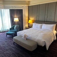 Foto diambil di Hotel JW Marriott oleh Bradley M. pada 10/17/2023