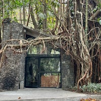 Foto diambil di Museum Ullen Sentalu oleh Bradley M. pada 10/14/2023