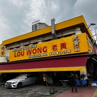 Photo taken at Restoran Lou Wong Tauge Ayam KueTiau (老黄芽菜鸡沙河粉) by Bradley M. on 10/28/2023