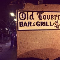 รูปภาพถ่ายที่ Old Tavern Bar &amp;amp; Grill โดย Mike P. เมื่อ 12/24/2013
