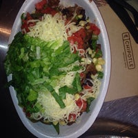 Photo taken at Chipotle Mexican Grill by Kare N. on 9/24/2015