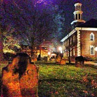 Photo taken at Ghost And Graveyard Tour, Alexandria Colonial Tours by Erik B. on 3/16/2013