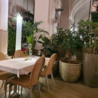 Photo taken at Hansen Restaurant Börse by Pervin A. on 9/30/2022