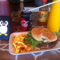 Foto scattata a Pepe&amp;#39;s burger snacks     Cuando usted la prueba lo comprueba, La mejor! da Manuel D. il 7/26/2016