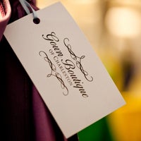 Das Foto wurde bei Gown Boutique Of Charleston von Gown Boutique Of Charleston am 12/1/2013 aufgenommen
