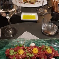 Foto diambil di Accés Restaurant Lounge oleh Ksenya C. pada 11/2/2019