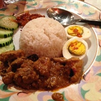 Photo taken at Penang Malaysian Cuisine by Nor Roslina R. on 11/24/2012