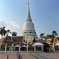 Photo taken at Wat Phra Si Mahathat by Neil G. on 1/13/2024