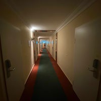 Foto diambil di Hotel Loccumer Hof oleh Intelli U. pada 5/10/2021
