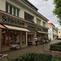 Photo taken at Schleichers Buchhandlung by Intelli U. on 8/7/2019