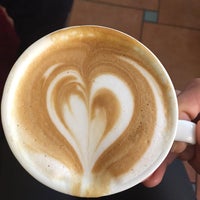 Photo taken at Kaffee Espresso &amp;amp; Barista by Goonotora on 4/26/2018