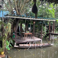 Photo taken at Klong Lat Mayom Floating Market by رزان ❤️👩🏻‍⚕️ ♓. on 11/4/2023