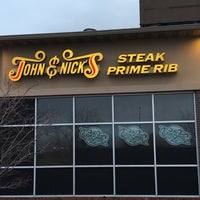 Foto tomada en John &amp;amp; Nicks Steak &amp;amp; Prime Rib  por Debbie W. el 4/4/2017