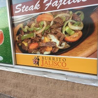 Foto scattata a Burrito Jalisco da Debbie W. il 5/5/2018