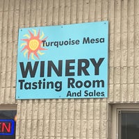 Foto tirada no(a) Turquoise Mesa Winery por Debbie W. em 3/30/2019