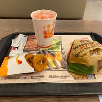 Photo taken at BURGER KING by H M. on 11/7/2019