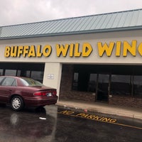 Photo taken at Buffalo Wild Wings by Jesse M. on 4/18/2019