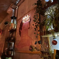 รูปภาพถ่ายที่ Moretenders&amp;#39; Cocktail Crib โดย Aslıhan A. เมื่อ 1/19/2023