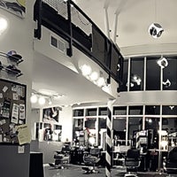 Foto tirada no(a) OneTen Barber &amp;amp; Salon por OneTen Barber &amp;amp; Salon em 12/3/2013
