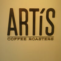 12/6/2013 tarihinde David V.ziyaretçi tarafından Artis Coffee Roasters'de çekilen fotoğraf