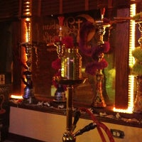 Foto tomada en Arabian Knight Hookah &amp; Coffee Lounge  por cody d. el 12/29/2012