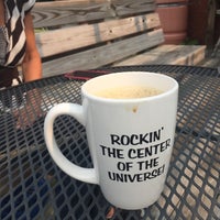 Foto tomada en Ashland Coffee &amp;amp; Tea  por Lori W. el 6/10/2015